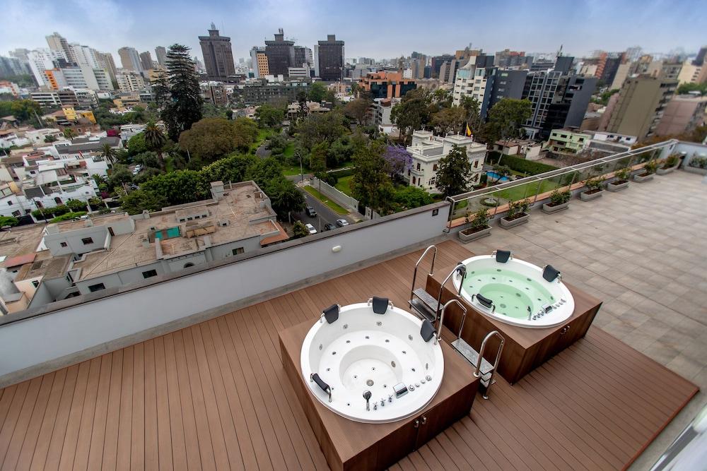 Отель Hampton By Hilton Lima San Isidro Экстерьер фото