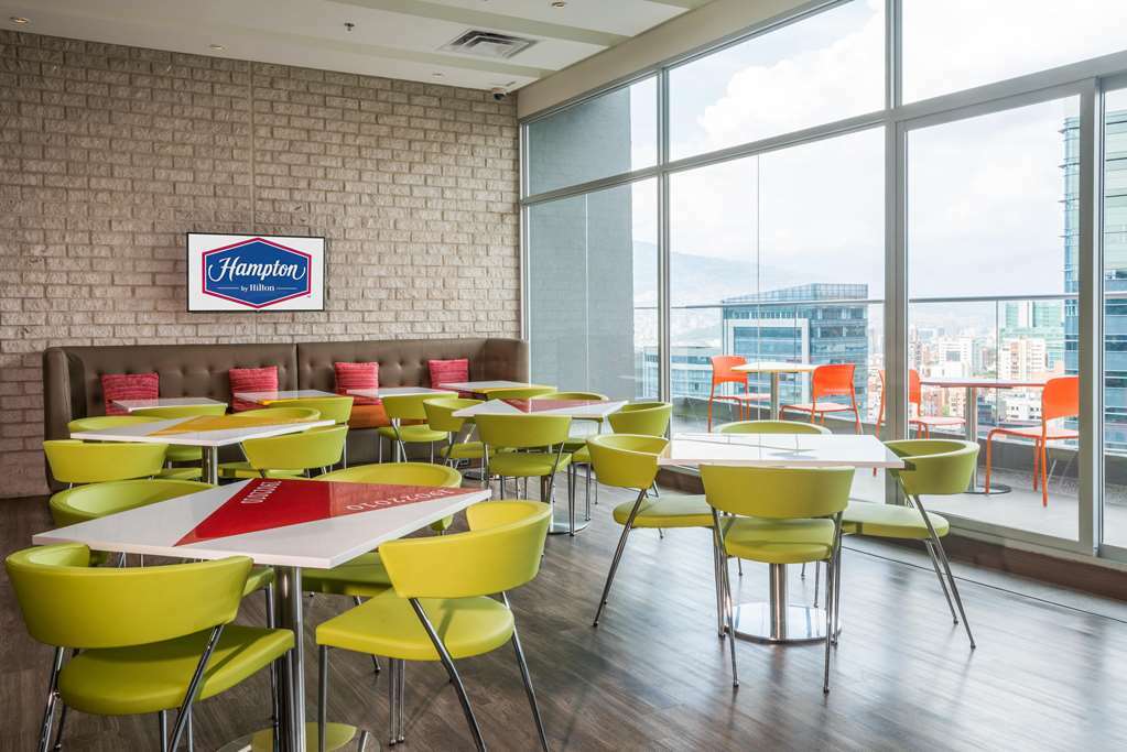 Отель Hampton By Hilton Lima San Isidro Ресторан фото