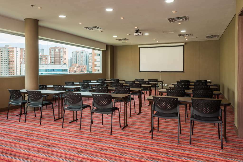 Отель Hampton By Hilton Lima San Isidro Удобства фото