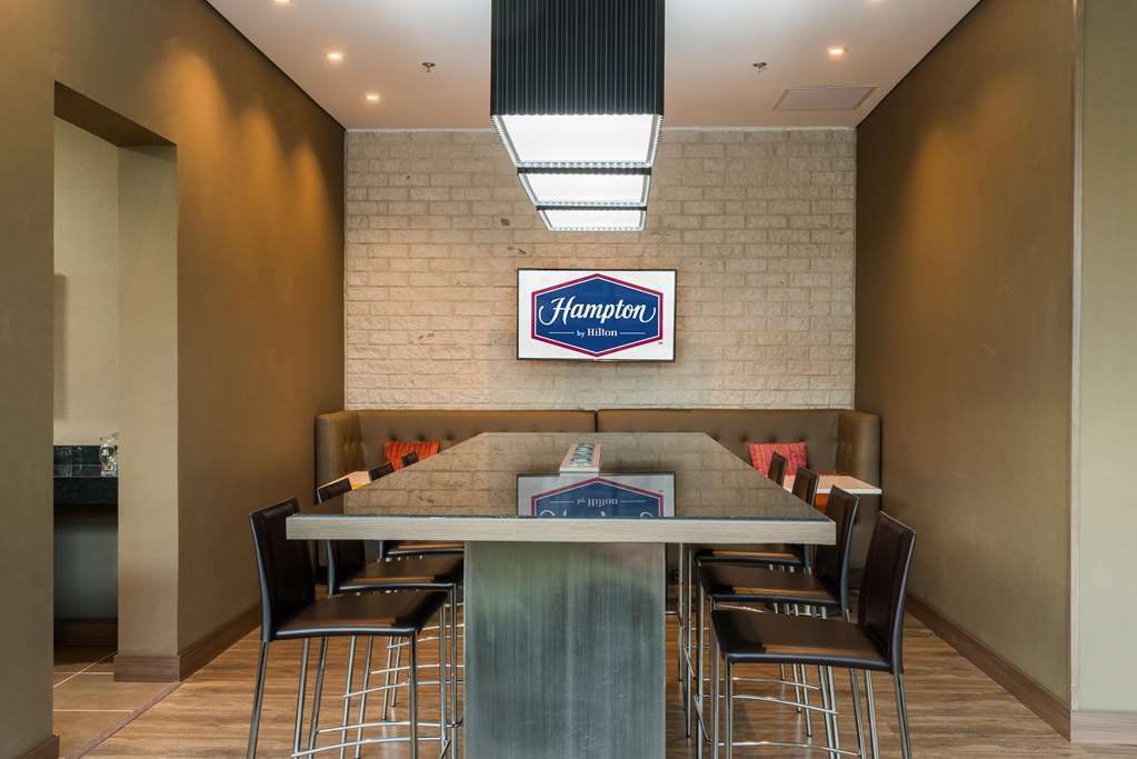 Отель Hampton By Hilton Lima San Isidro Интерьер фото