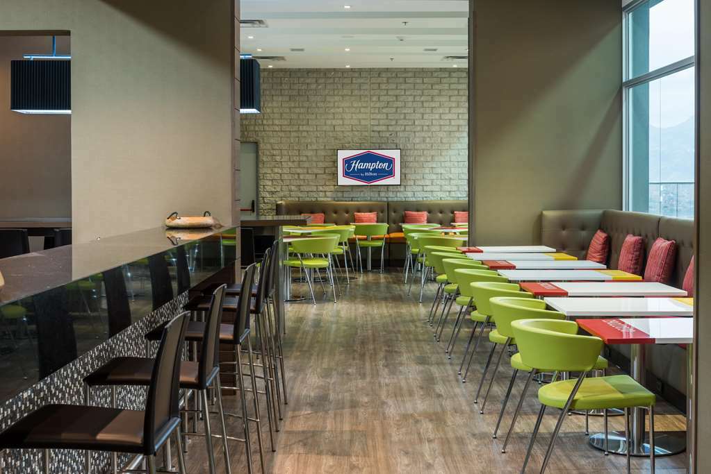 Отель Hampton By Hilton Lima San Isidro Интерьер фото